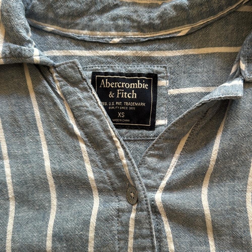 Abercrombie & Fitch and American Eagle Women’s XS Shirts Lot of 4 - Picture 3 of 11